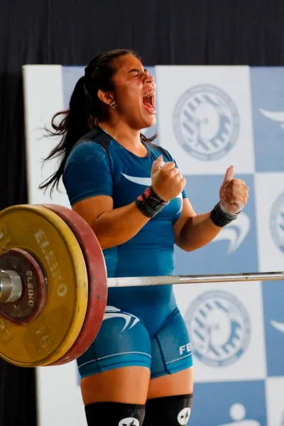 BELLA PAREDES